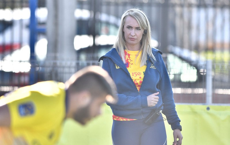 Blonda de la rugby! La naționala Under-20 a României activează frumoasa Andreea Delean, o antrenoare supersexy! GALERIE FOTO