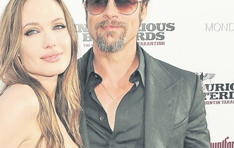 Brad o înşală pe Angelina