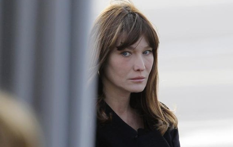 Stresul alegerilor a afectat-o pe soţia preşedintelui francez! Carla Bruni Sarkozy nu mai poate să-şi alăpteze fiica!