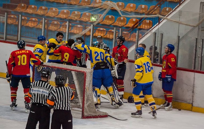 Echipele României au pierdut la debut, în Euro IceHockey Challenge. Mai buni la bătaie!
