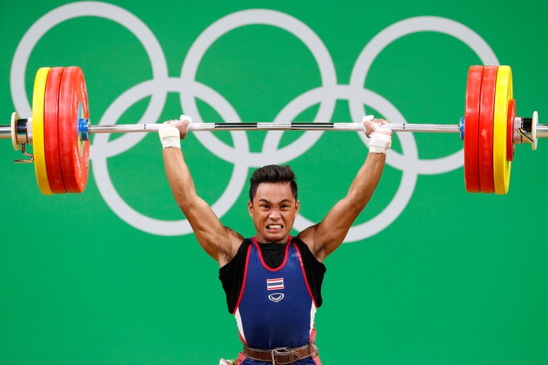 Halterofilul thailandez Sinphet Kruaithong, în timpul Jocurilor Olimpice de la Rio. (FOTO: EPA)