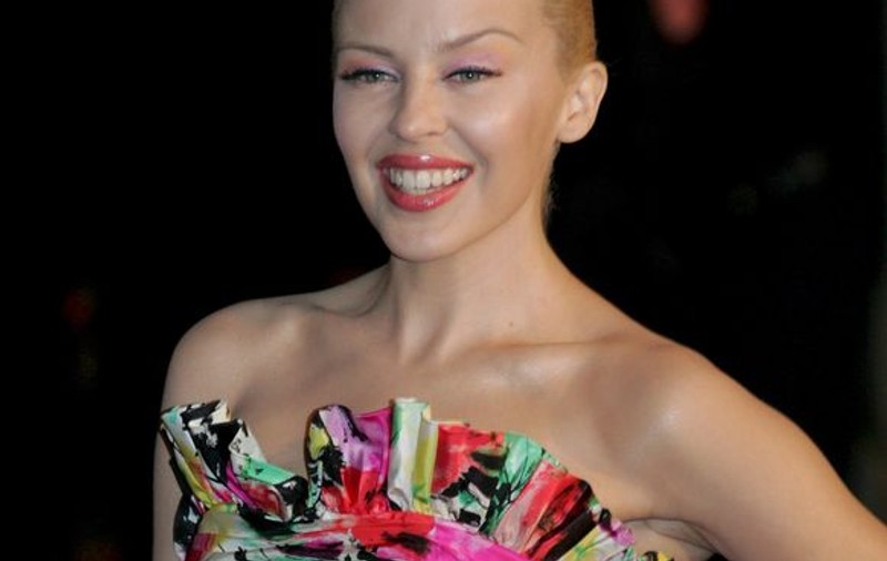 Kylie Minogue îşi cumpără haine de la second hand