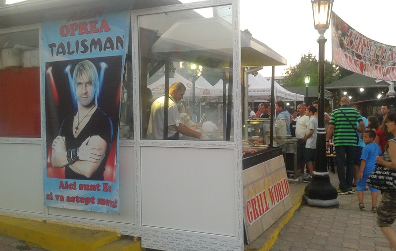 EXCLUSIV/ Artistul își îngrașă conturile cu fast-food.  Șaorma a devenit... Talismanul lui Alin Oprea!