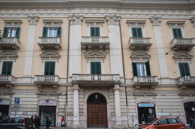 Teatrul Cammarano, unde se află biserica ortodoxă