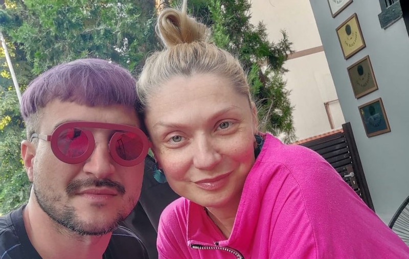 Cristina Cioran iese la întâlniri, în timp ce Alex Dobrescu, tatăl fiicei sale, speră la o împăcare: „Mă distrez”