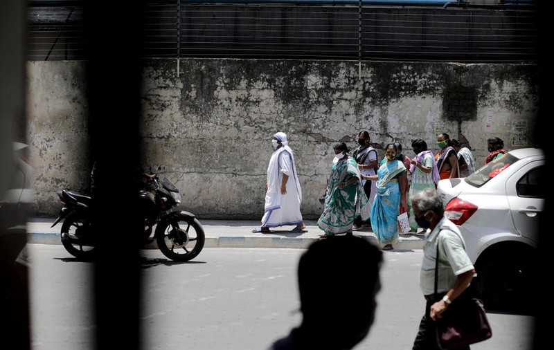 New Delhi intră în lockdown. Oficial: „Măsura nu va pune capăt pandemiei, dar o va încetini”