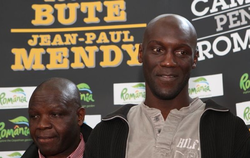 Foto | Jean Paul Mendy, adversarul lui Lucian Bute, a aterizat la Bucureşti