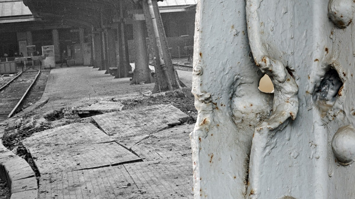 Al treilea stâlp de pe peronul 7 păstrează și astăzi urmele bombardamentului din 1944 asupra Gării de Nord