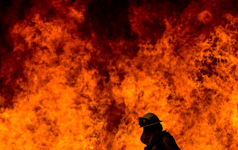 FOTO | Incendiile continuă să facă ravagii în California