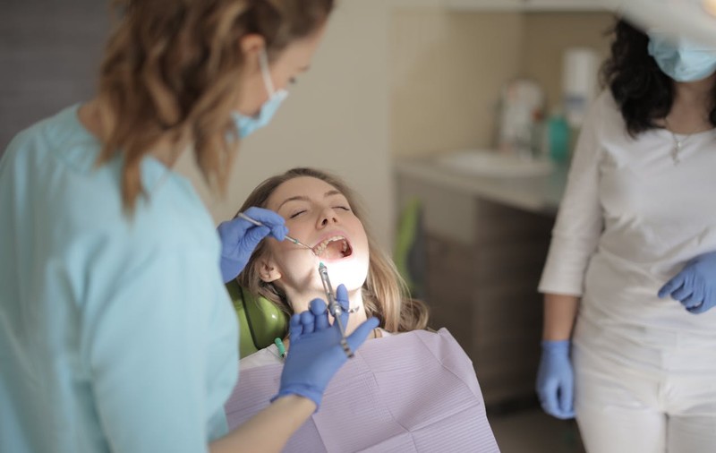 Dr. Durbac explică: cum alegi tratamentul dentar potrivit pentru tine