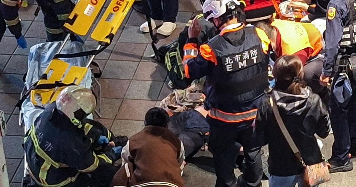 Atac cu cuțitul la metroul din Taipei. Foto X