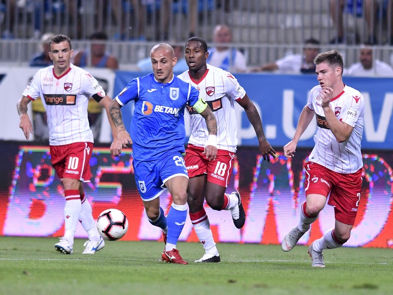 Alexandru Mitrita,Armando Cooper si Kino Delorge in meciul de fotbal dintre Universitatea Craiova si Dinamo Bucuresti, din cadrul Ligii 1 Betano, desfasurat pe Stadionul Ion Oblemenco din Craiova, sambata 1 septembrie 2018. © FOTO Razvan Pasarica/SPORT PICTURES