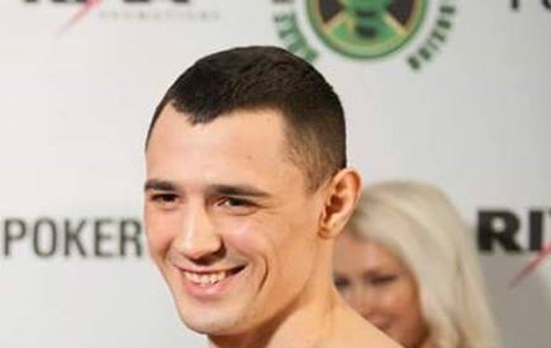 Biea dă bine cu pumnul. Pugilistul nostru, la a zecea victorie la profesioniști
