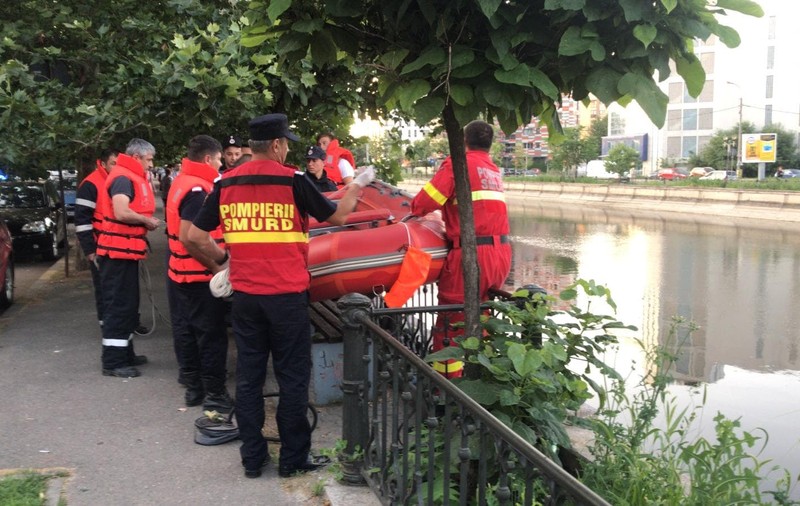Tragedie în București. Un tânăr de 25 de ani a murit înecat în Dâmbovița, după ce s-a aruncat în apă ca să salveze un minor