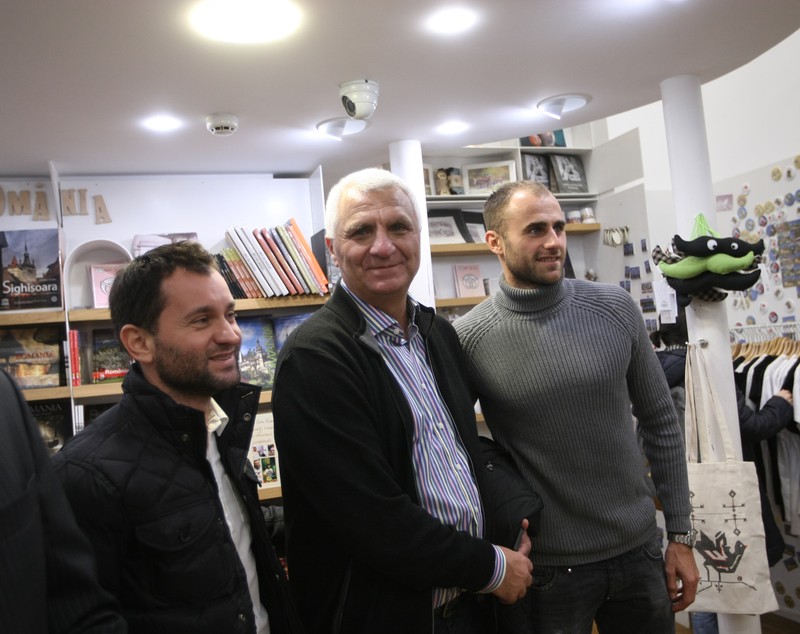 Horia Tecău și-a lansat luni cartea ”Viața în ritm de tenis”. Ce oraș vrea să viziteze în premieră, ce obiective are pentru 2017, când a vrut să renunțe de la sport / FOTO