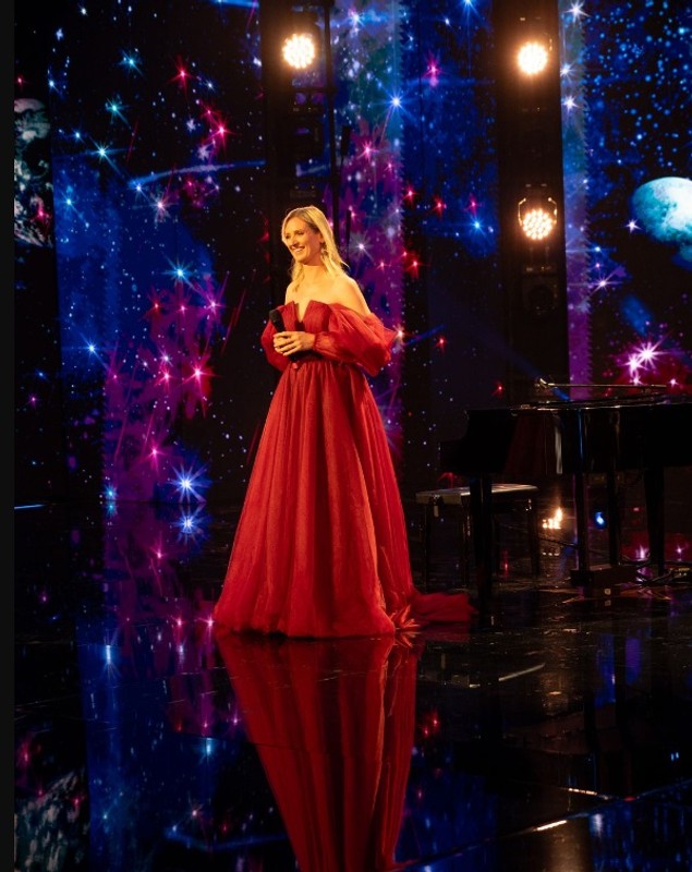 Cine e Violeta Botezatu, care a primit Golden Buzz la „Românii au talent” de la Andi Moisescu. Cântă la acordeon, la pian, la cobză, dar și operă