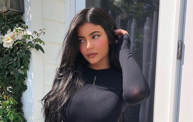 Kylie Jenner, într-un costum provocator în vacanța de iarnă. Cum s-a fotografiat vedeta