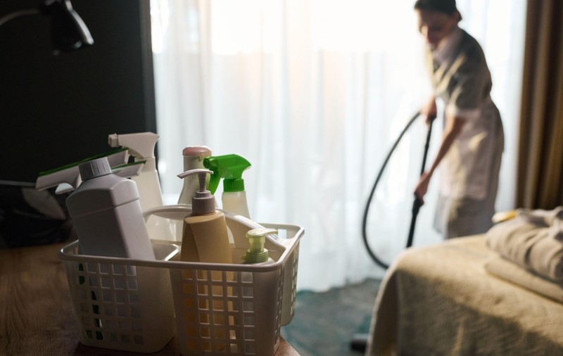 O cameristă a fost plătită doar pentru 40 de ore, deși a lucrat 70, două săptămâni, într-un hotel de 4 stele din Zürich: nu avea nici pauză de masă