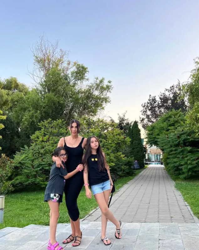Raluca Pastramă, imagini rare cu soțul și fiica lor, Maryam. „La mulți ani! Te iubesc”