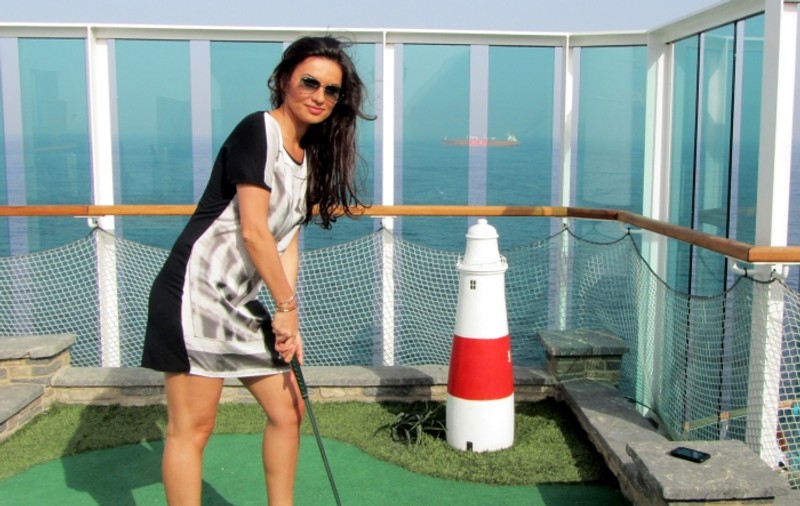 Mirela Stelea a jucat golf pe un vas de croazieră