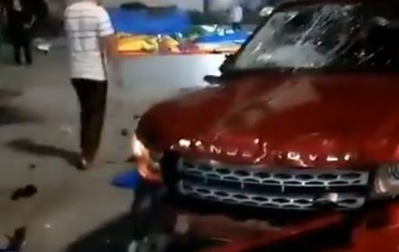 O mașină a intrat în mulţime într-o piaţă din China. Sunt cel puțin nouă morți și zeci de răniți / VIDEO