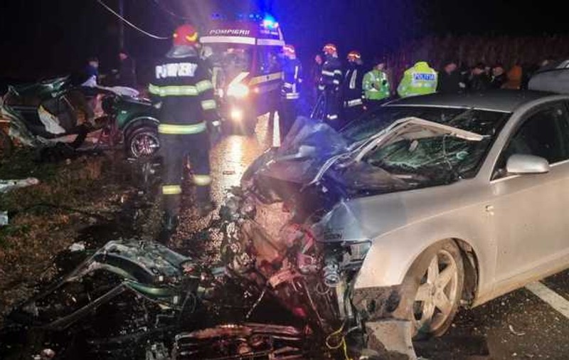 Accident grav pe un drum din Brașov. Două persoane au murit, iar alte cinci au fost rănite după ce trei mașini s-au ciocnit