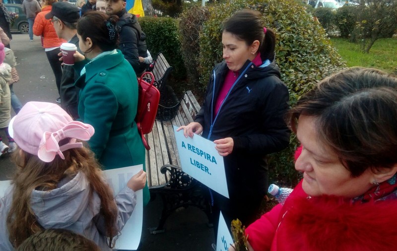 Galați: Peste o sută de persoane au ieșit în stradă pentru a protesta față de legea vaccinării