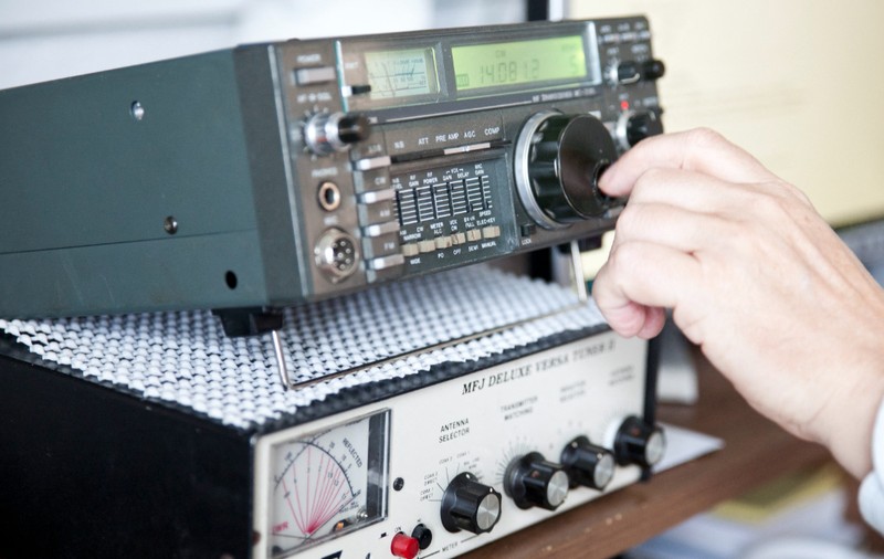 Un semnal radio misterios citește numere în persană și amintește de stațiile secrete din Războiul Rece