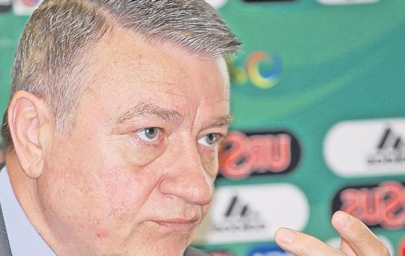 Problemele arbitrajului românesc, semnalate din 1999, dar nici azi preşedintele FRF nu a putut să găsească soluţii. «Naşule», mai durează mult curăţenia?