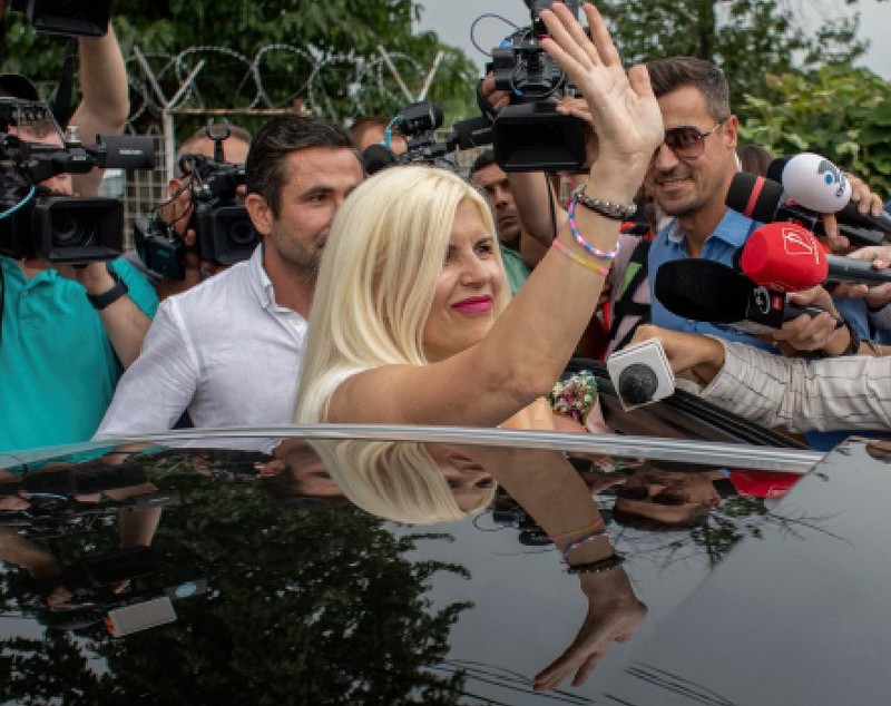 Prima reacției a Evei Maria, fiica Elenei Udrea, după ce mama ei a ajuns acasă. Ce a făcut fosta „blondă de la Cotroceni” în prima zi de libertate