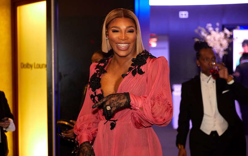 Apariția îndrăzneață cu care Serena Williams a atras toate privirile. A purtat o rochie mini și foarte decoltată