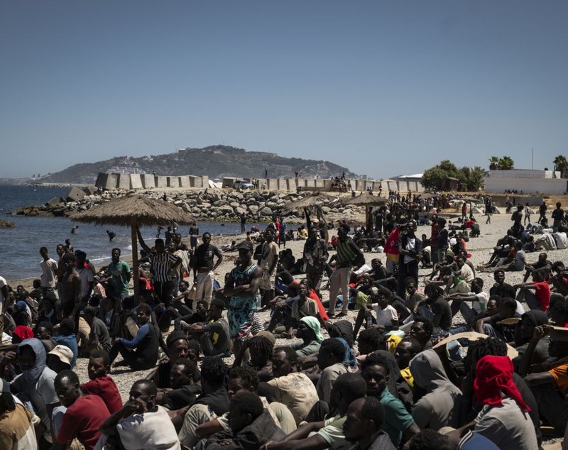 Contre la Bruxelles după criza din Ceuta: planul Spaniei de a legaliza migranții divizează Uniunea Europeană