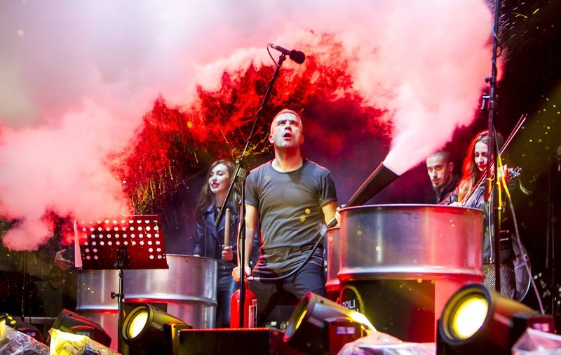 VIDEO/ Zoli de la Sistem și-a lansat primul proiect solo cu un concert pentru prieteni. A lucrat 6 ani la el!