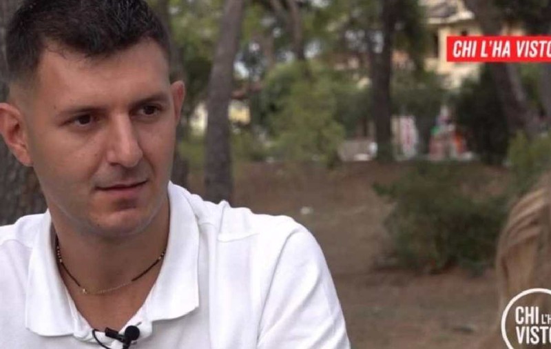 Un tânăr român s-a întâlnit pentru prima dată cu tatăl său biologic. Momentul emoționant, filmat de televiziunea italiană. „Nu te-am căutat, mi-e rușine”