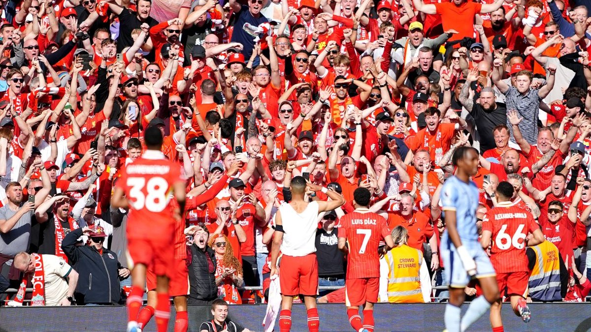 Fanii echipei FC Liverpool au provocat un adevărat cutremur după golul reușit de Cody Gakpo, în meciul cu Tottenham, scor 5-1