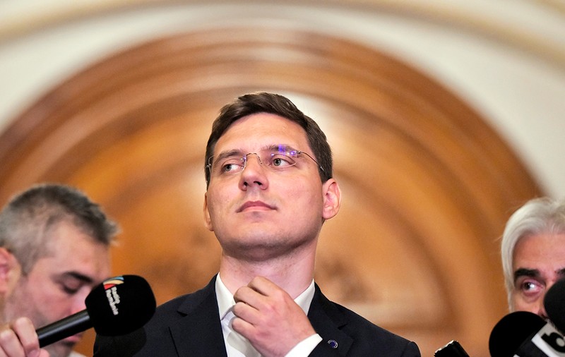 Victor Negrescu, un nou răsfățat al sistemului