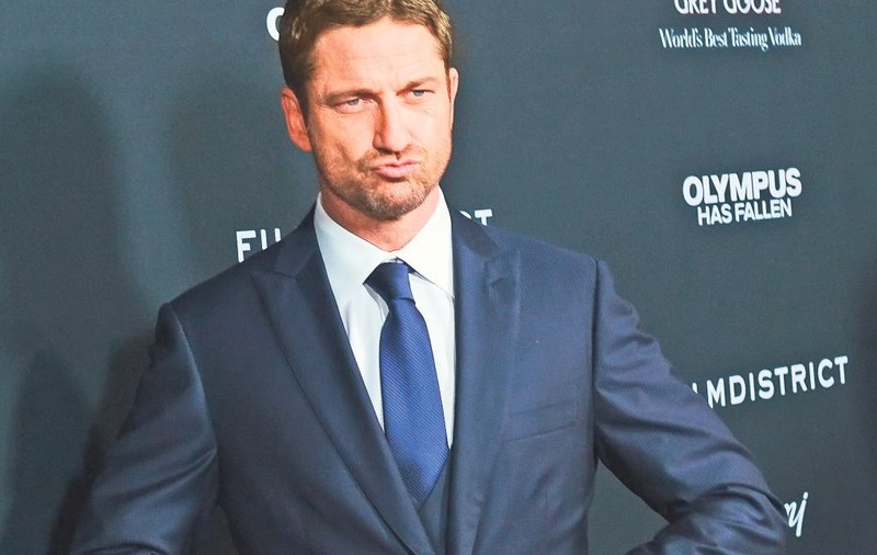 Gerard Butler a pus ochii pe o puştoaică de 18 ani
