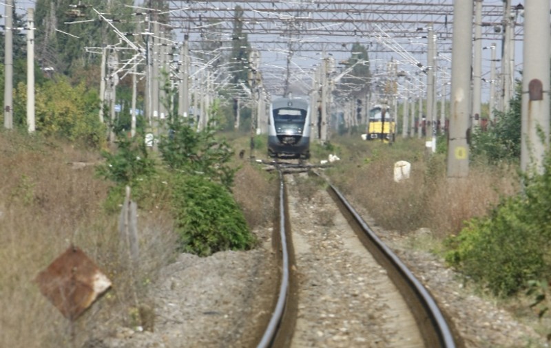 Un copil de 2 ani a scăpat cu viaţă după ce un tren a trecut peste el 