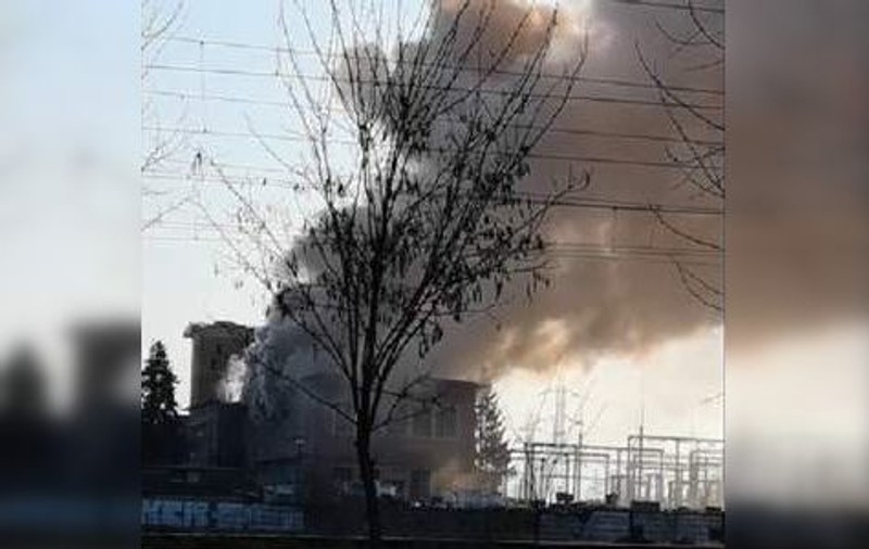 Incendiu puternic la Electrica Brașov. Mai multe zone din oraș au rămas fără curent / VIDEO
