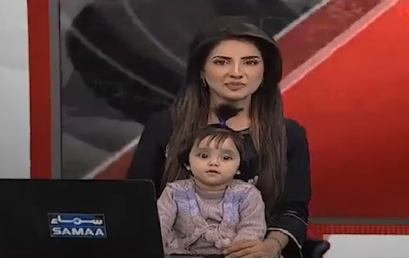 Motivul emoționant pentru care o prezentatoare TV a intrat în direct alături de fiica ei