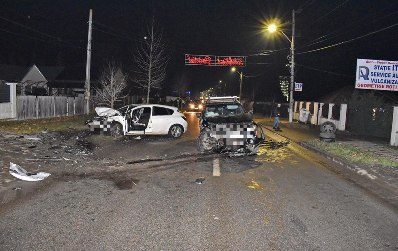 Accident cu șase victime, dintre care doi minori, în județul Neamț. Trei oameni au rămas încarcerați
