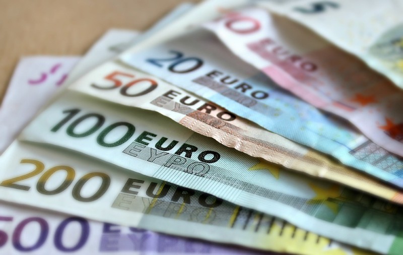 Surse: BNR ar fi utilizat peste  jumătate de miliard de euro, într-o singură zi, pentru a evita deprecierea rapidă a leului