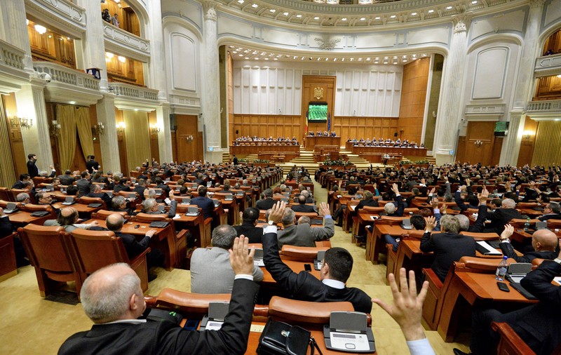 De 30 de ani, partidele romilor nu merg pe mâna unor candidați proprii! Iar marile partide iau voturi și nu-și asumă nici o responsabilitate