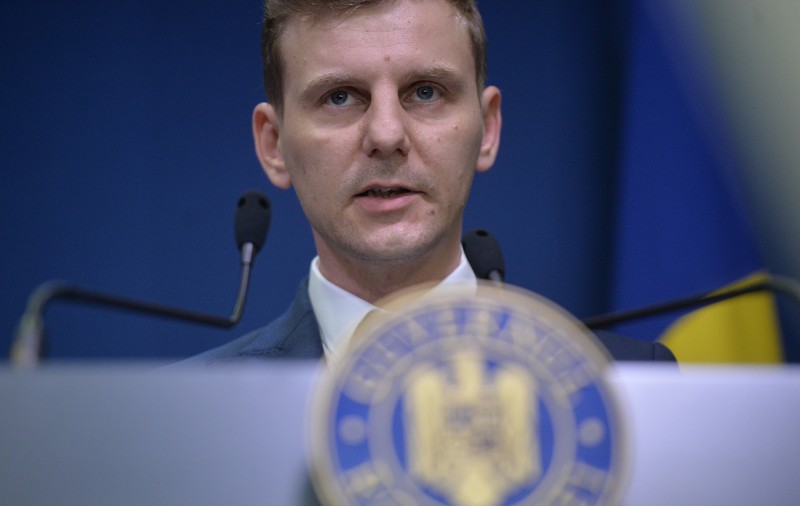 Le-au purtat vorbele politicienilor şi au primit funcţii importante. Cine sunt purtătorii de cuvânt care au ajuns în politică şi în diplomaţie