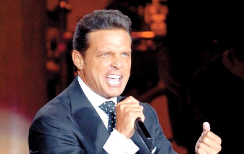 Cântărețul Luis Miguel, criză de nervi. Și-a ieșit din minți la un concert | VIDEO