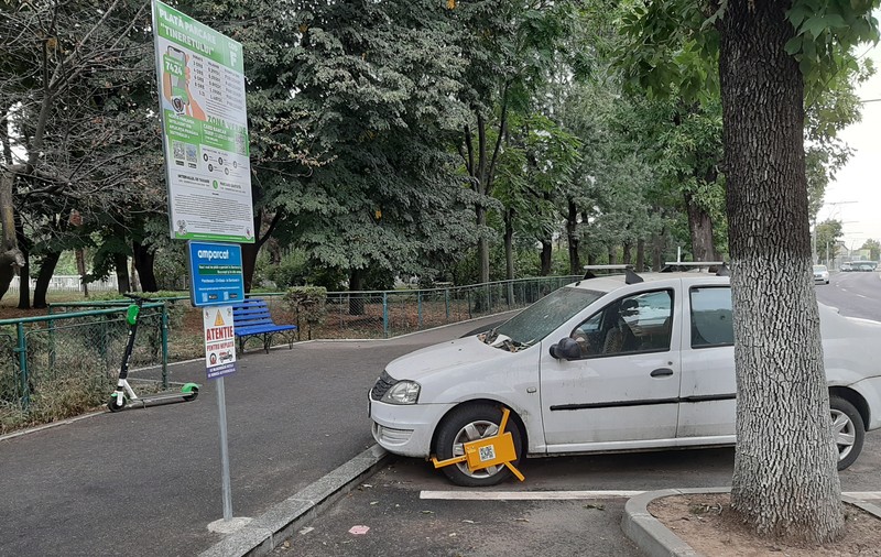 Primăria Sectorului 4 propune un abonament lunar de 60 de lei pentru parcările de pe marile artere. Sistemul, în curs de implementare