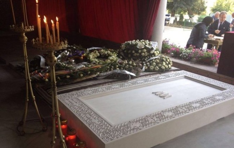 Amănuntul observat la parastasul de 40 de zile al Regelui Mihai. Ce a apărut lângă mormântul acestuia