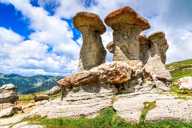 Babele- obiective turistice în apropiere de Lacul Bolboci