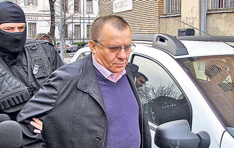 Iubitul unei vedete de la noi riscă ani grei de pușcărie! A fost trimis în judecată pentru grup infracțional și spălare de bani