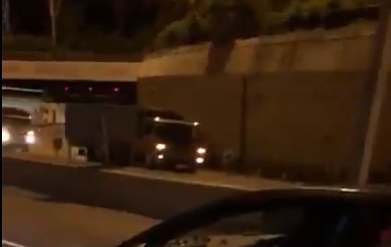 China a trimis zeci de vehicule militare în Hong Kong. Analiștii: Metodă de intimidare la adresa protestatarilor